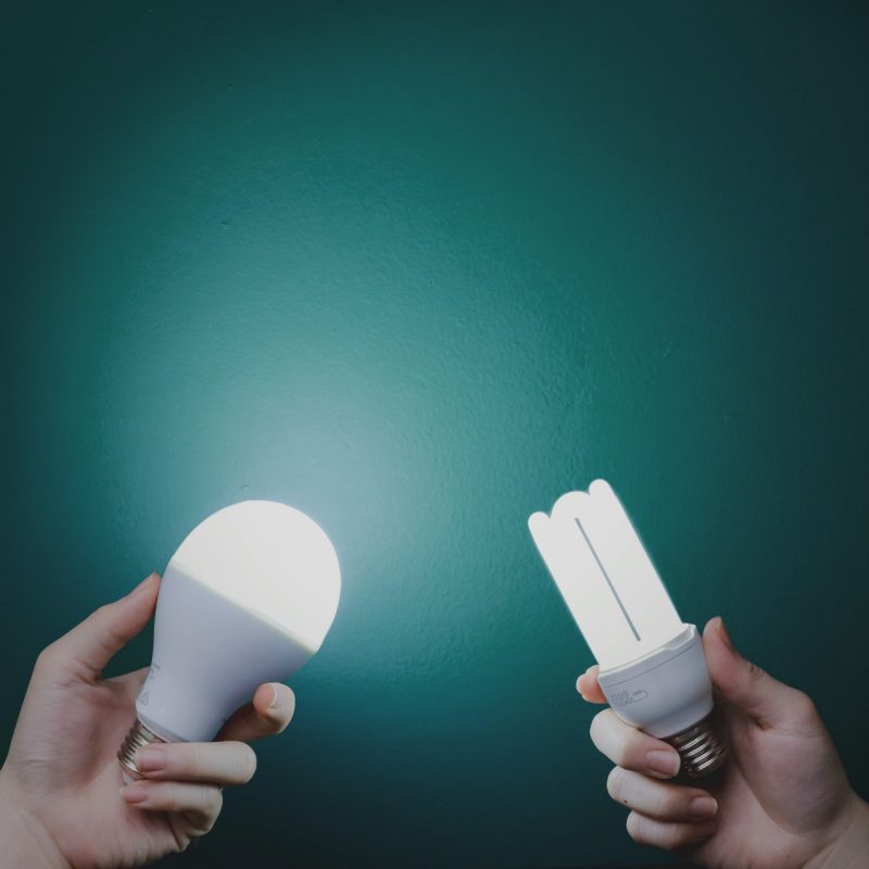 Lampu CFL vs LED